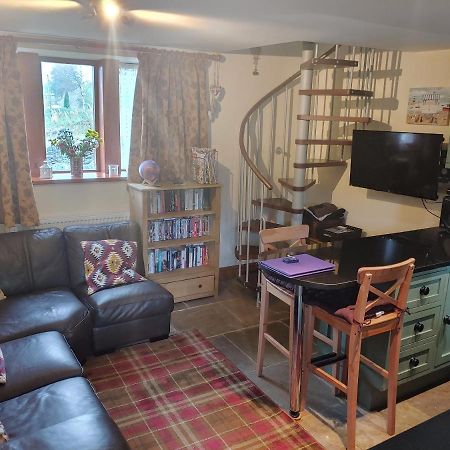 Pellcroft Cottage ホルムファース エクステリア 写真